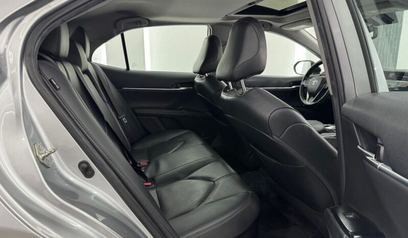 Toyota Camry Xle Hybrid 2020 lleno