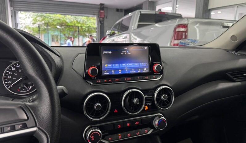 Nissan Sentra CVT 2023 lleno