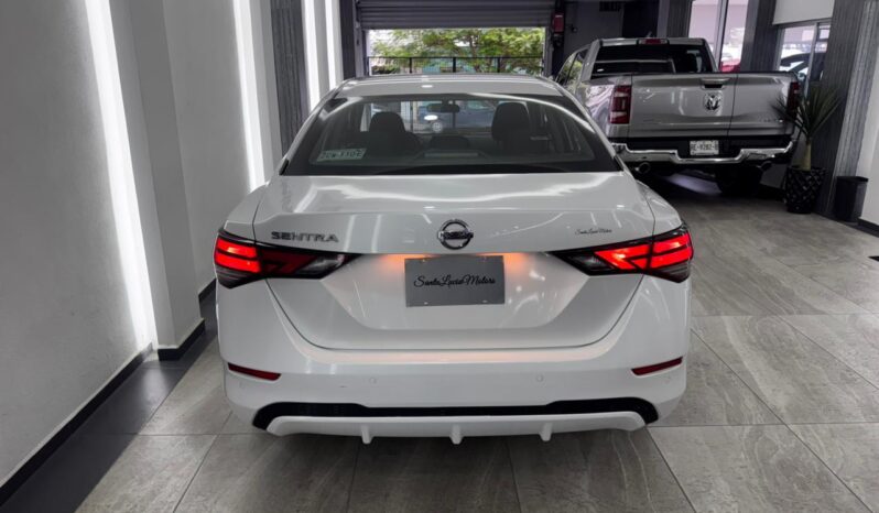 Nissan Sentra CVT 2023 lleno