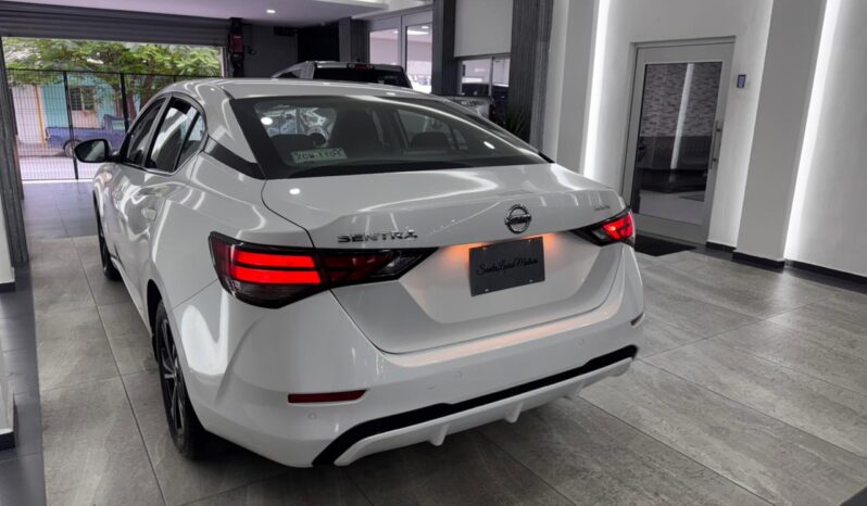 Nissan Sentra CVT 2023 lleno