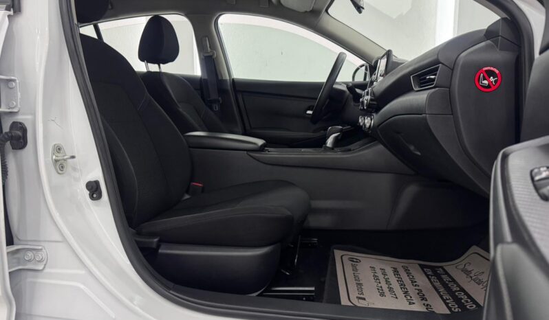 Nissan Sentra CVT 2023 lleno
