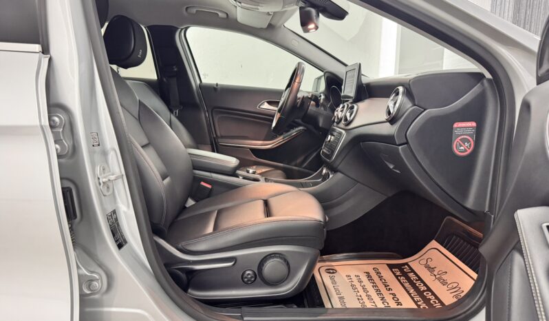 MERCEDES BENZ GLA200 2017 lleno