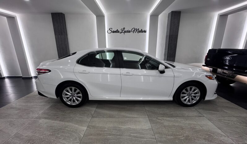 Toyota Camry LE 2019 lleno