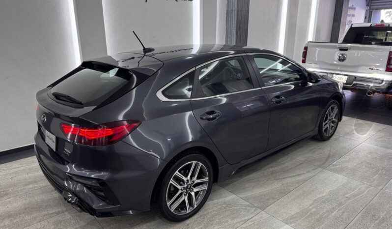 Kia Forte GT Line HB 2021 lleno