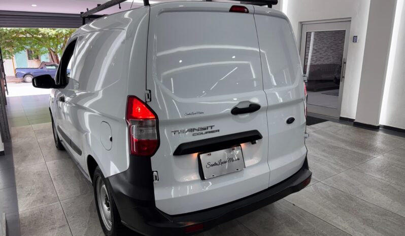 Ford Transit Courier 2023 lleno