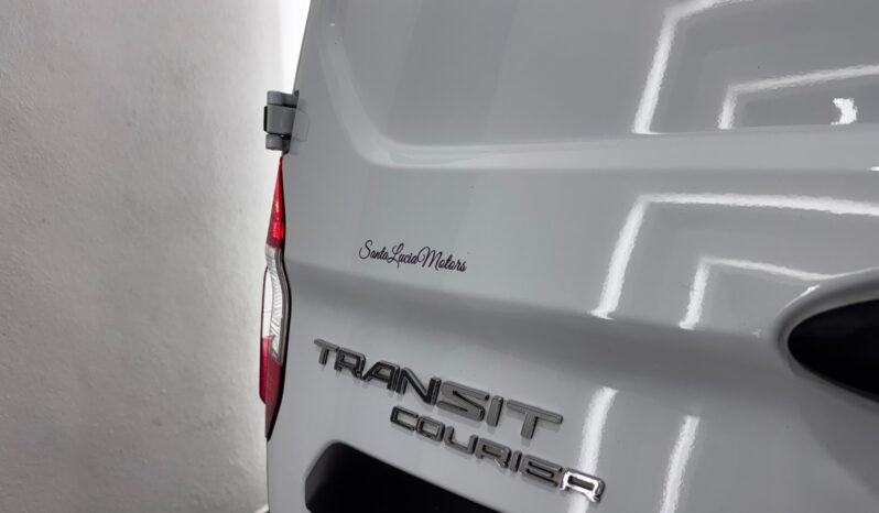 Ford Transit Courier 2023 lleno