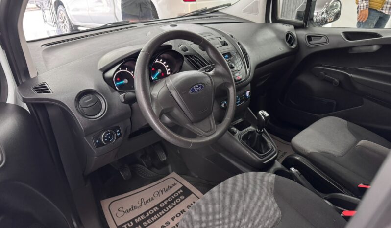Ford Transit Courier 2023 lleno