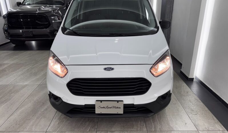 Ford Transit Courier 2023 lleno