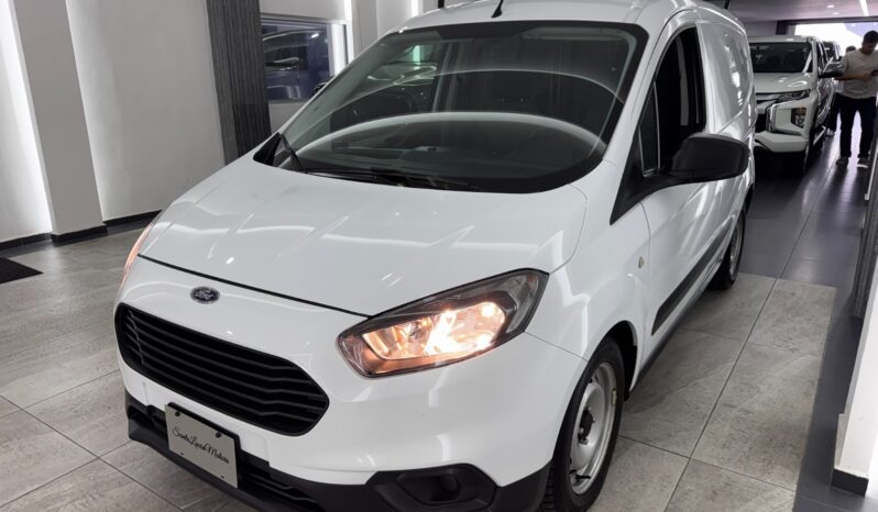 Ford Transit Courier 2023 lleno